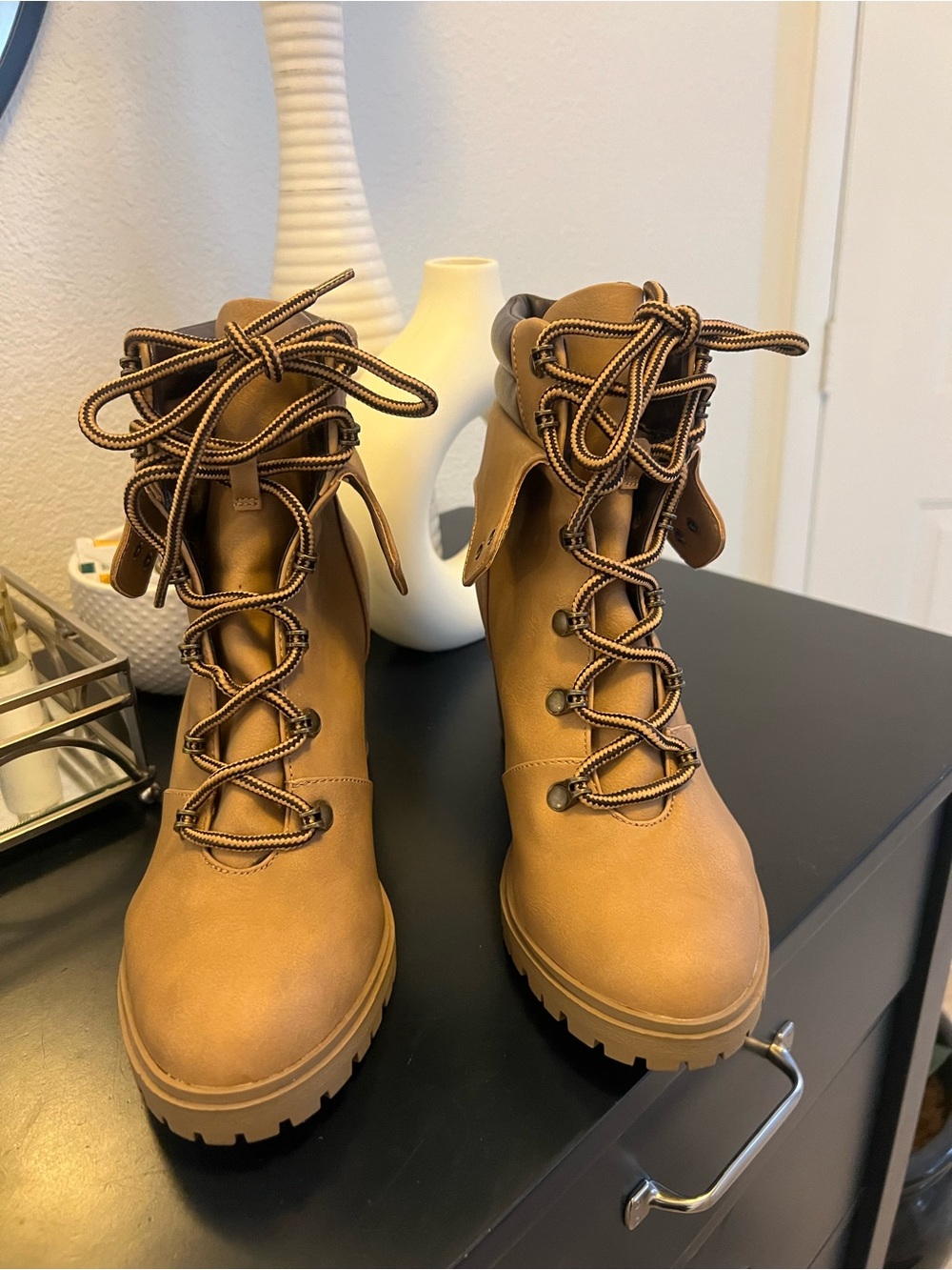Women’s Lace-Up Tan Boots